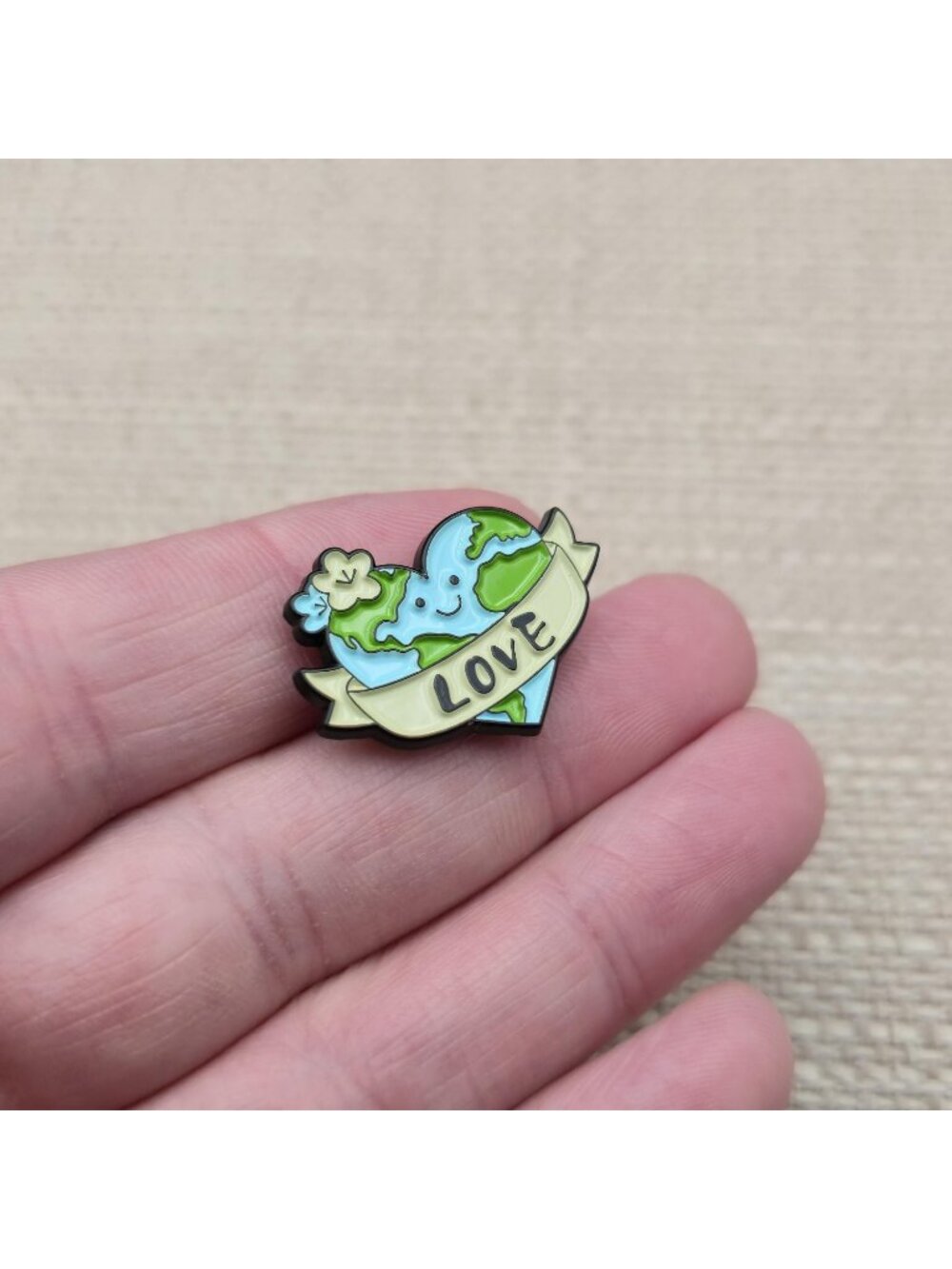 Cute Heart Earth Enamel Pin - Eco Friendly Love Planet Lapel Badge A9064 - Picture 2 of 5